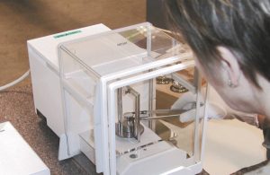 Dette billede illustrere Teknologisk Institut – Praktisk kalibrering af vægte og lodder