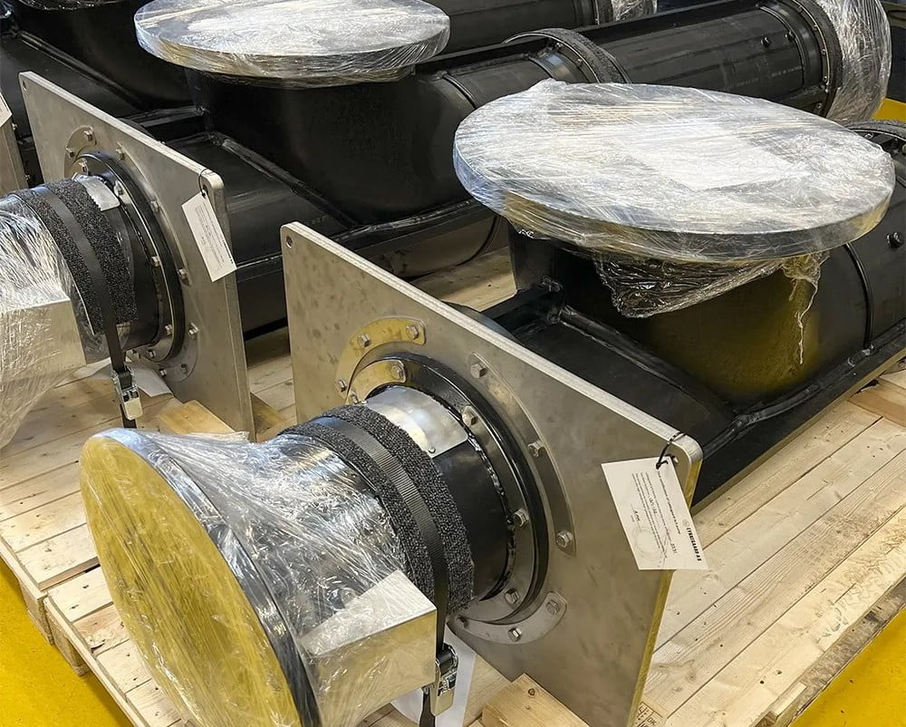 Dette billede illustrere Lykkegaard – Otte HDPE-pumper sendt helt til New Zealand