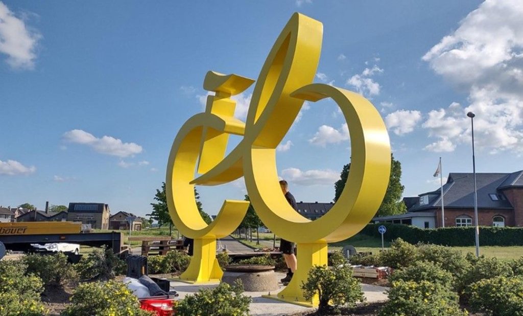 Dette billede illustrere Lars Broe Rustfri stål – Nyborgs Tour de France-logo i giga størrelse