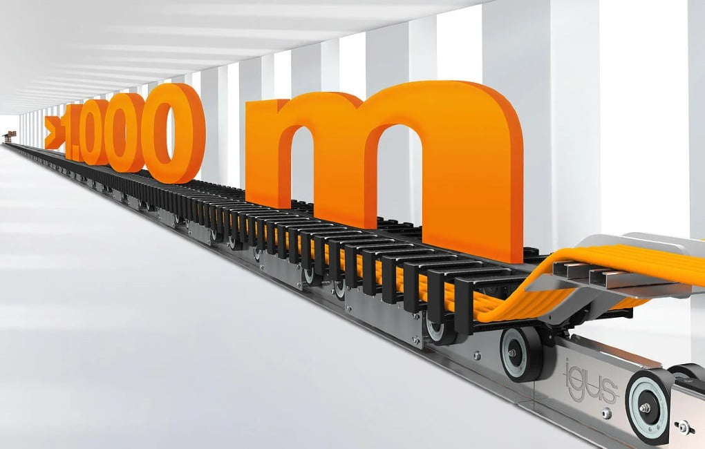 Dette billede illustrere Fungerer på mere end 1.000 meter – igus udvikler verdens første drevne energikædesystem til lange vandringer