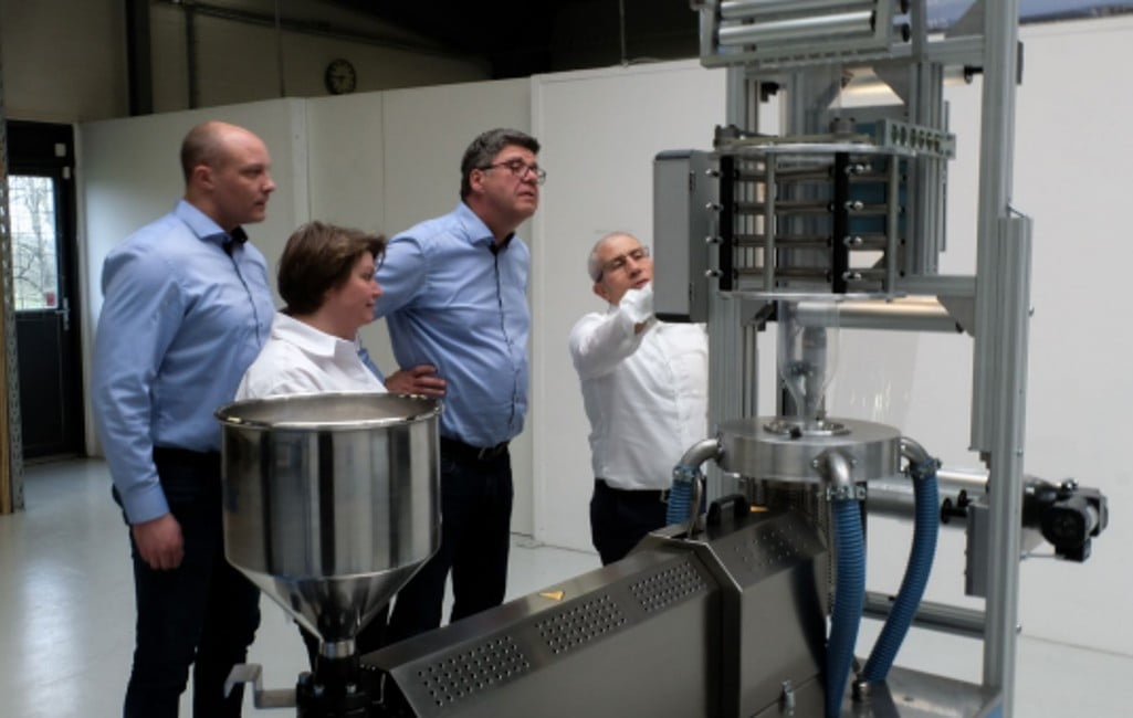 Dette billede illustrere Schneider Electric – Ved at nytænkte genanvendelse af plast sikres en mere bæredygtig fremtid