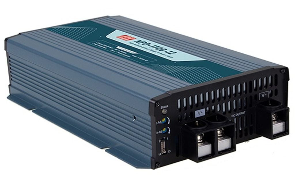 Dette billede illustrere Power Technic – Kompakt 1700W oplader og strømforsyning i ét