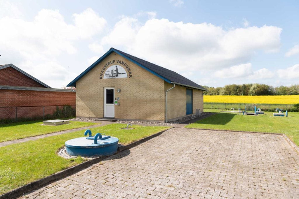 Dette billede illustrere Frekvensomformere fra ABB holder vandtrykket oppe og elforbruget nede