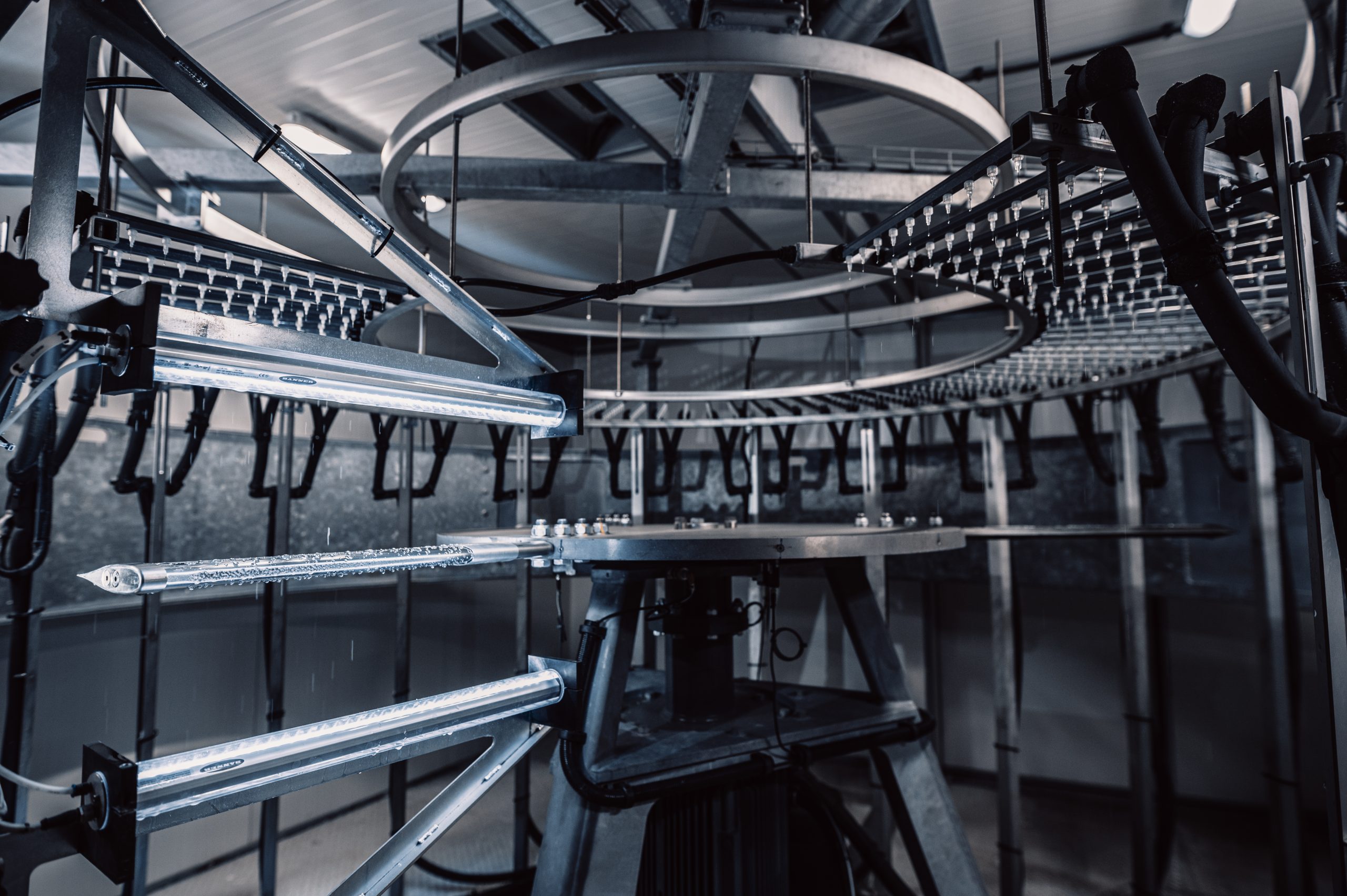 Dette billede illustrere Polytech beviser produktlevetid med Rain Erosion Tester fra R&D Test Systems