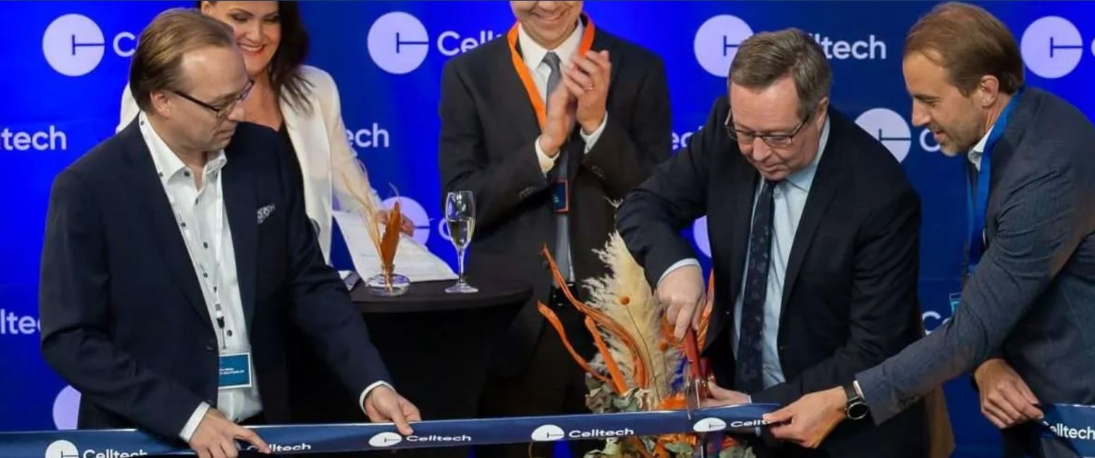 Dette billede illustrere Celltech – En fabrik åbnet til fremstilling af industrielle batterisystemer