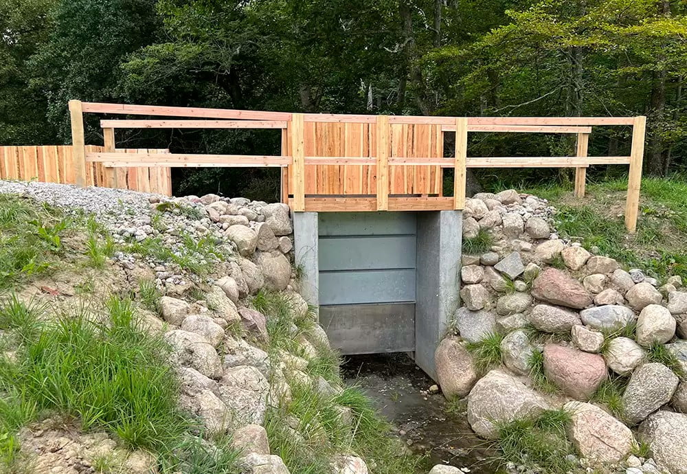 Dette billede illustrere WINTEC – AquaBlokk® præfabrikeret sluse etableret i Grejsdalen