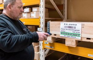 Dette billede illustrere Delfi Technologies – Procesoptimering har elimineret spildtid og plukfejl hos Heka Dental