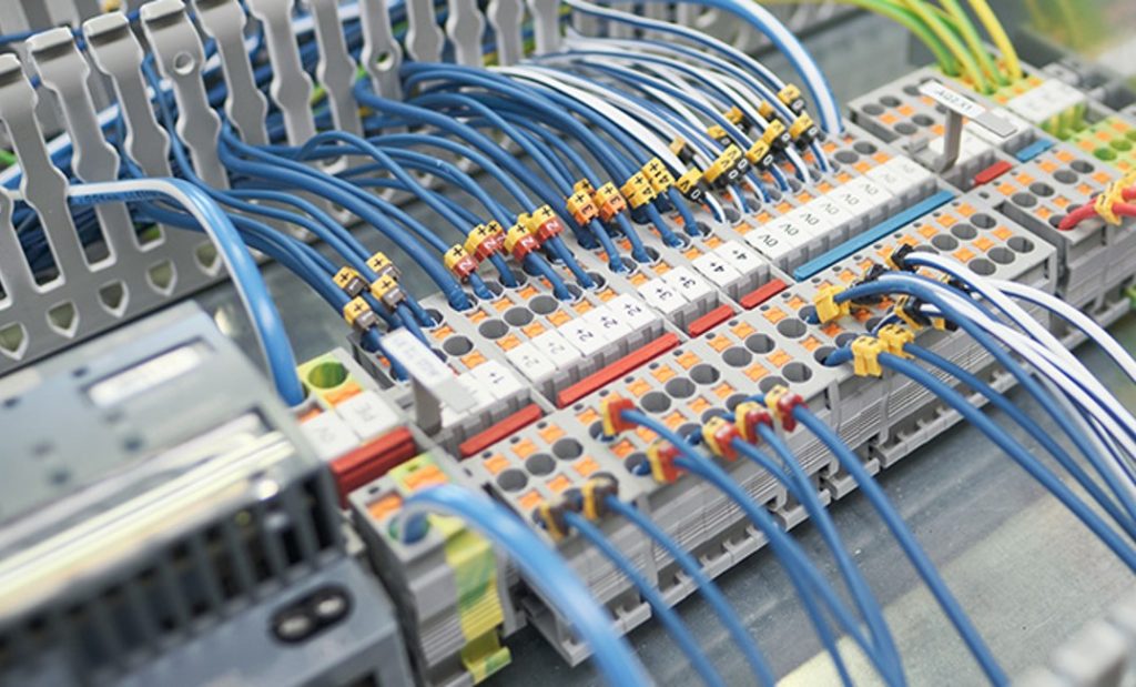 Dette billede illustrere AUTOMATIC SYD leverer eltavler til ladestandere