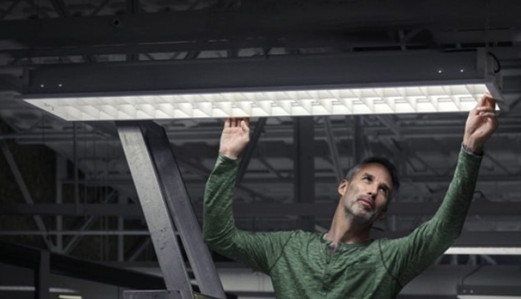 Dette billede illustrere Lemvigh-Müller – Professionelle opgraderer til ultra-effektive lyskilder og LED-lysrør