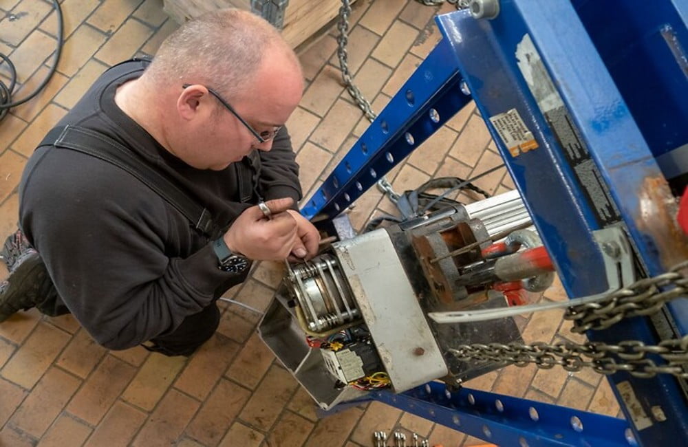 Dette billede illustrere NOS A/S – Test og eftersyn til lands, til vands og i luften