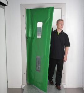 Dette billede illustrere Nyhed! Mindsk energiforbruget i køle- og fryserum med isolerede bændelgardiner og svingdøre