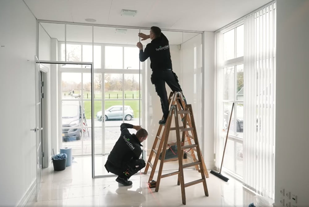 Dette billede illustrere Glaseksperten klar til at producere glas indenfor 24 timer