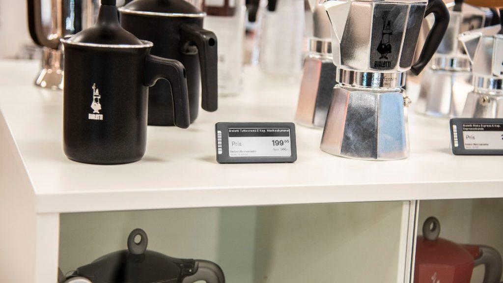 Dette billede illustrere Delfi Technologies – Rigtig Kaffe får hjælp med dynamiske priser i showroom
