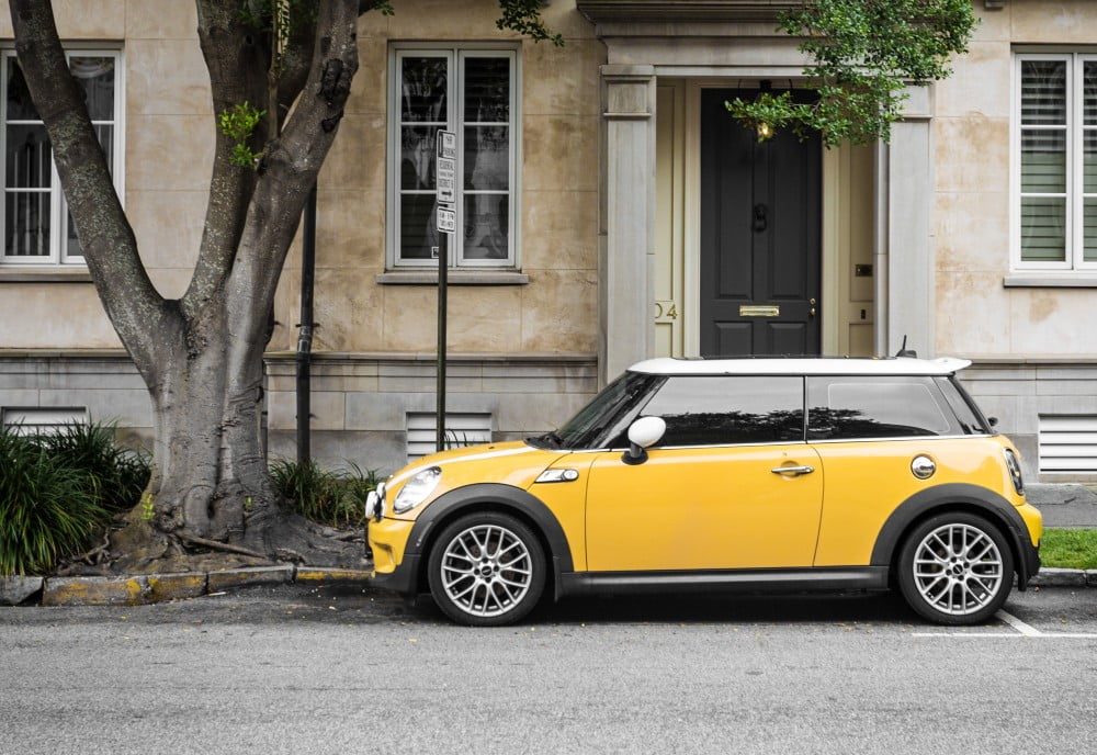 Dette billede illustrere Kørsel med stil: 4 nøglefaktorer, du skal overveje, når du køber en ny bil