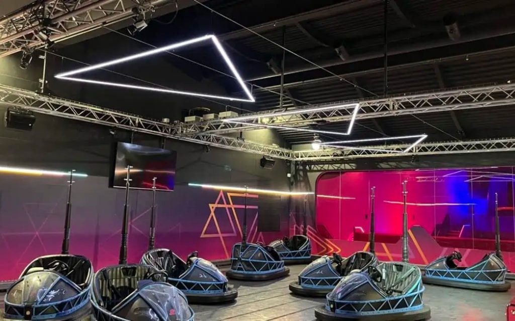 Dette billede illustrere Max Fodgaard – Universe letter arbejdsdagen med 2 KITO el-taljer