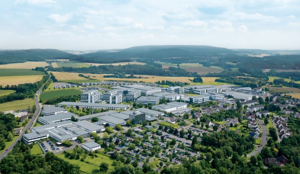 Dette billede illustrere Phoenix Contact fejrer sit 100-års jubilæum