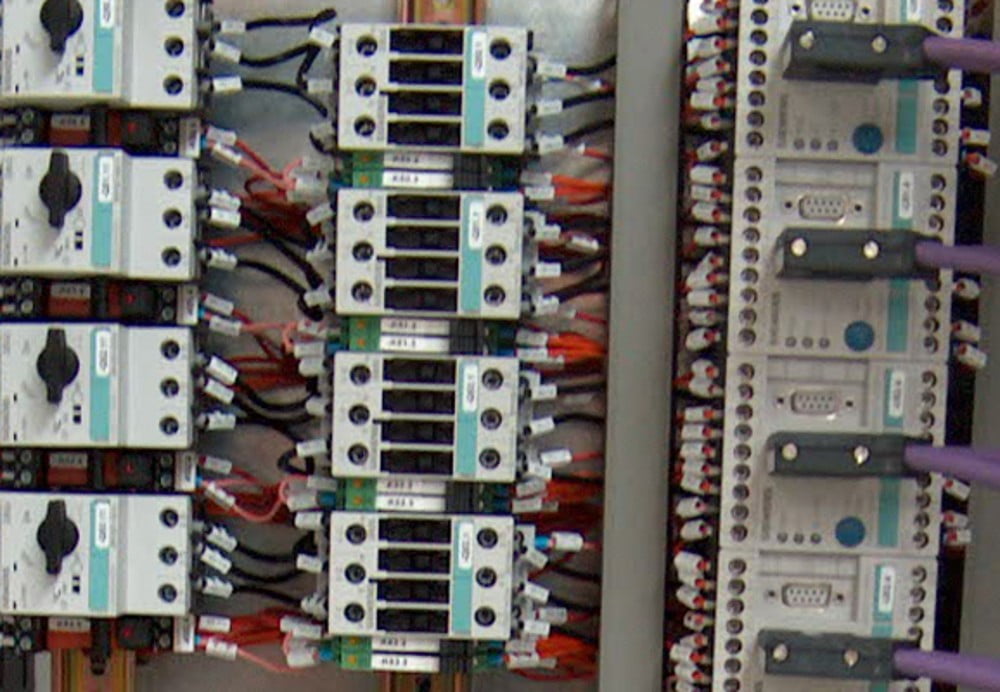 Dette billede illustrere AUTOMATIC SYD – Intelligente eltavler – når din produktion ikke må gå i stå