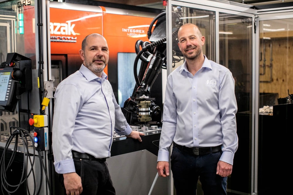 Gæsterne får af ejerne historien om den danske produktionsvirksomheds spændende udviklingshistorie og ser robotarmen, som er indkøbt efter sparring med Erhvervshus Hovedstaden, MADE Kickstart projektet og Teknologisk Institut.