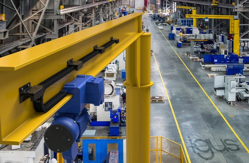 igus energiforsyning, den eneste af sin art i verden, gør drejekraner mere sikre
