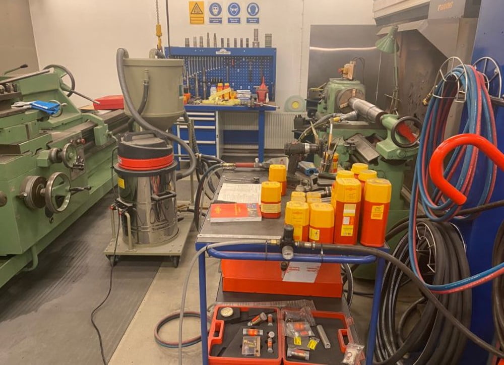 Når vi i dagligdagen på værkstedet i Them renoverer eksempelvis industri pumper, gear og ventilation som er vores hovedemål.