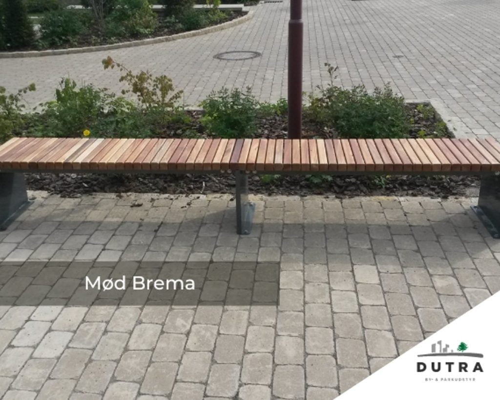 Med Bremas smukke design, der kombinerer pulverlakeret stål og valgfri fyrretræ eller hårdtræ, vil den være et flot tilføjelse til ethvert offentligt rum
