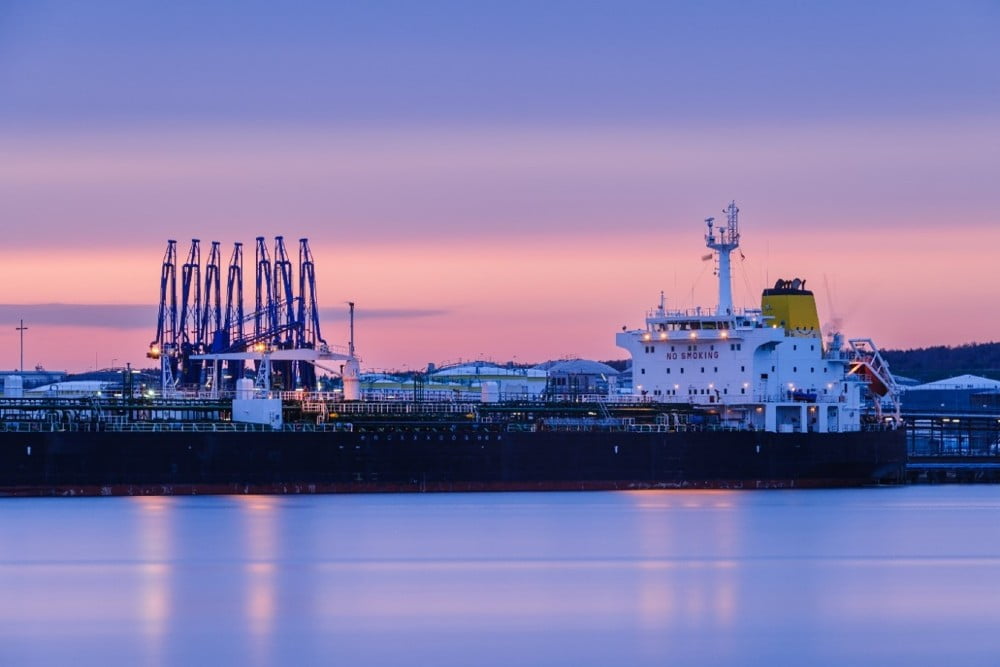 Olietankskib ved Gøteborg Havn. Kilder Mikael – stock.adobe.com