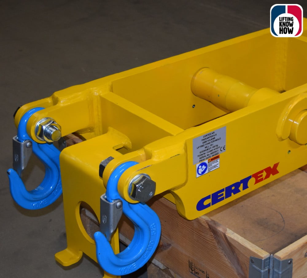 CERTEX - Specialfremstillet formløfteværktøj til løft i en hal med ringe løftehøjde