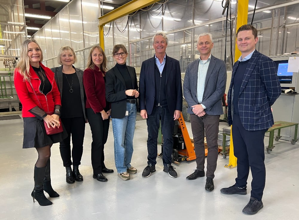 Helsingørs borgmester Benedikte Kiær, chefkonsulent Birgit Johns Nielsen fra One Stop Erhverv fra Helsingør Kommune samt fra Erhvervshus Hovedstaden adm. direktør Katrine Paaby Joensen, konsulentchef Flemming Troelsen og senior forretningsudvikler Henriette Kahré Freris har besøgt Elplatek for at høre virksomhedens udviklingshistorie af ejeren Jan Boye Rasmussen og sønnen Anders Boye Andersen.