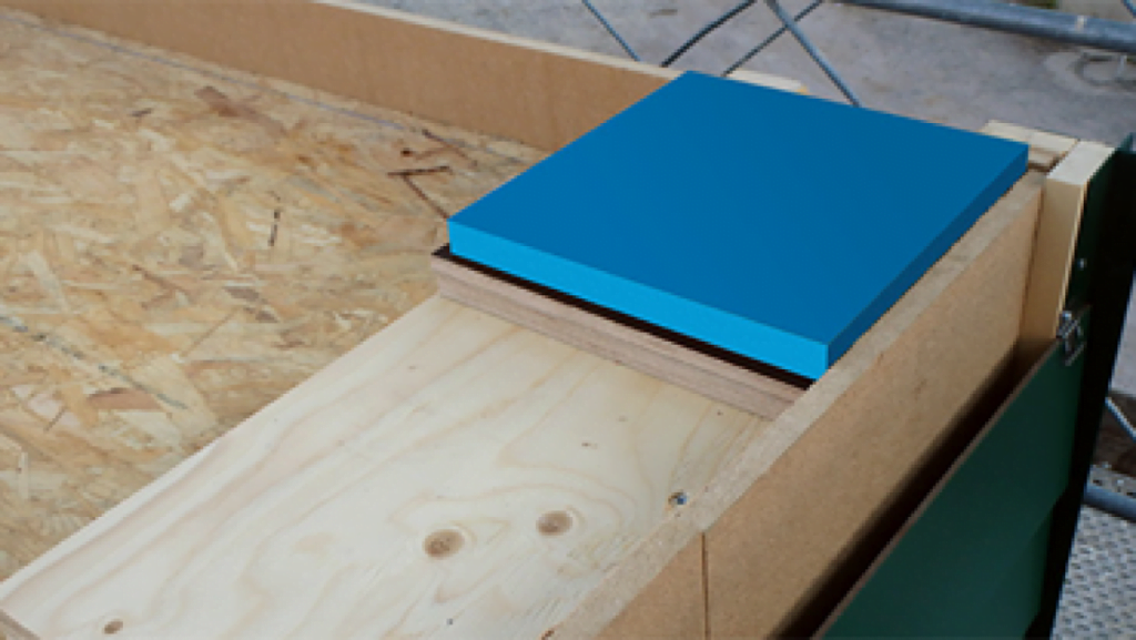 Lydisolering mellem etager med vibrationsdæmpende plader