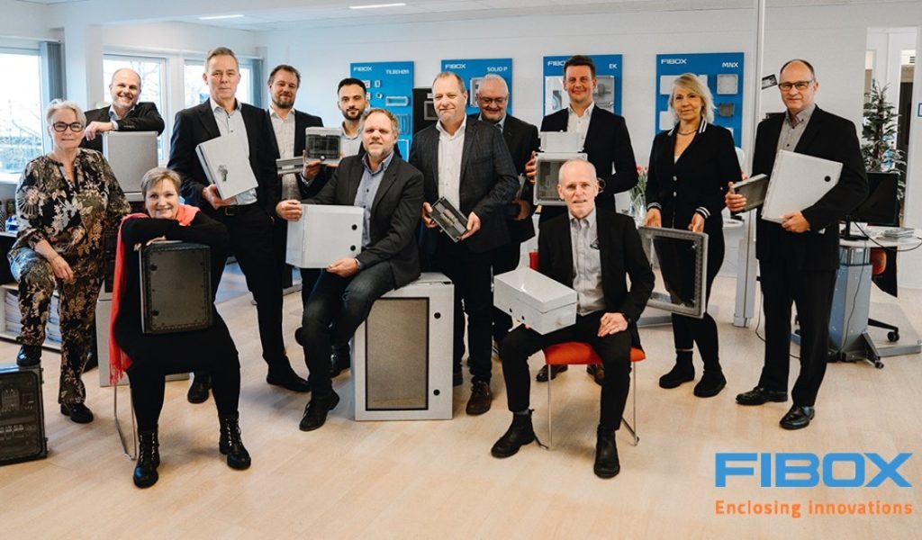 30 år med kapslinger og kabinetter i plast