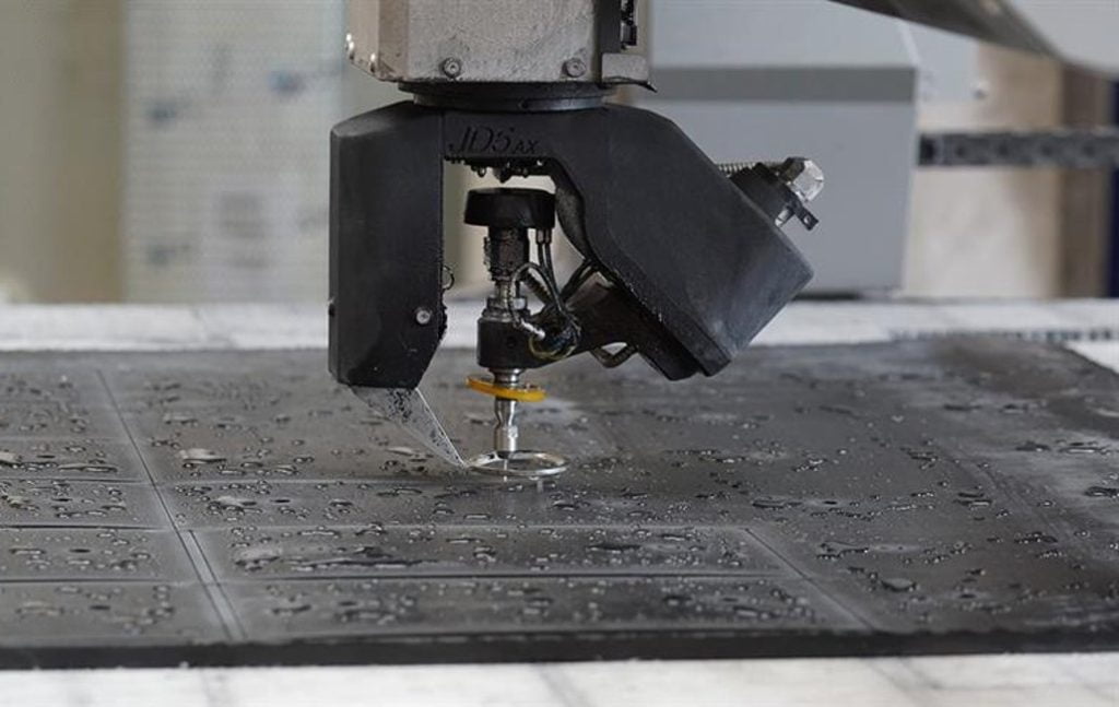 AAG - Bearbejdning af tykkere materialer med vandskæring