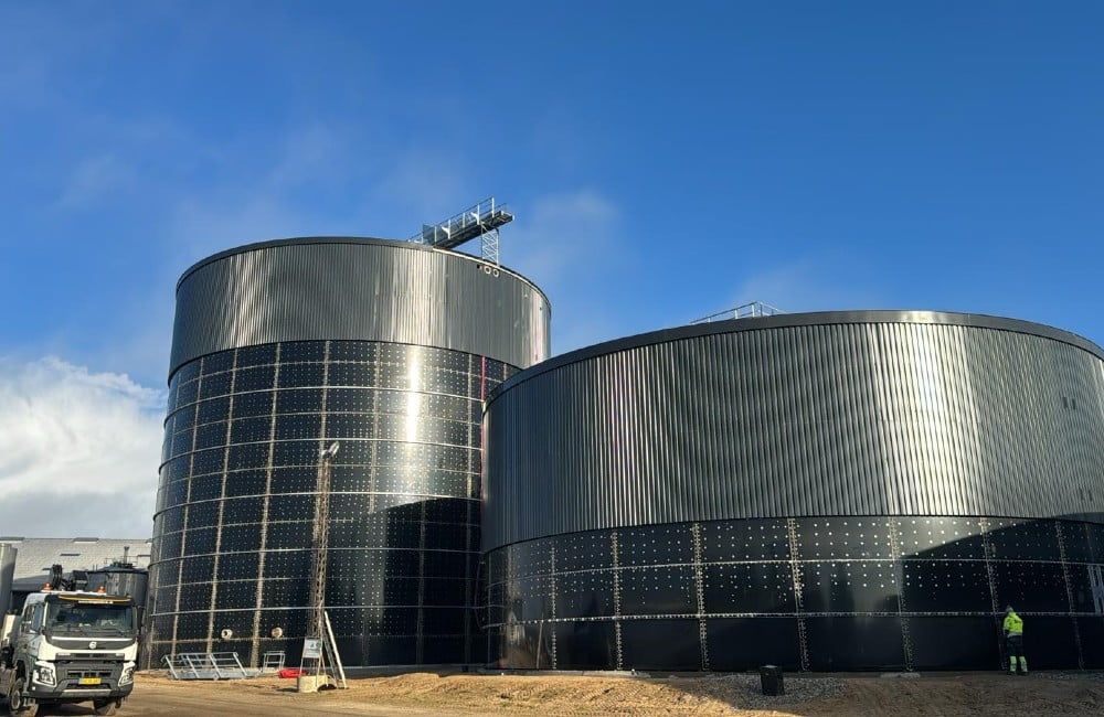 Biogasteknik A/S mener det er på tide, at byggebranchen begynder at forholde sig til det CO2 aftryk man afleverer i forbindelse med industribyggeri. Biogasteknik A/S mener det er på tide, at byggebranchen begynder at forholde sig til det CO2 aftryk man afleverer i forbindelse med industribyggeri.