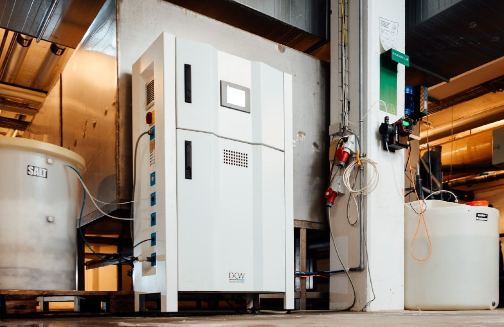 DCW-generatorer doserer et bæredygtigt desinfektionsmiddel ind i kølevandet, så køletårnene
holdes rene og dyre produktionsstop undgås.