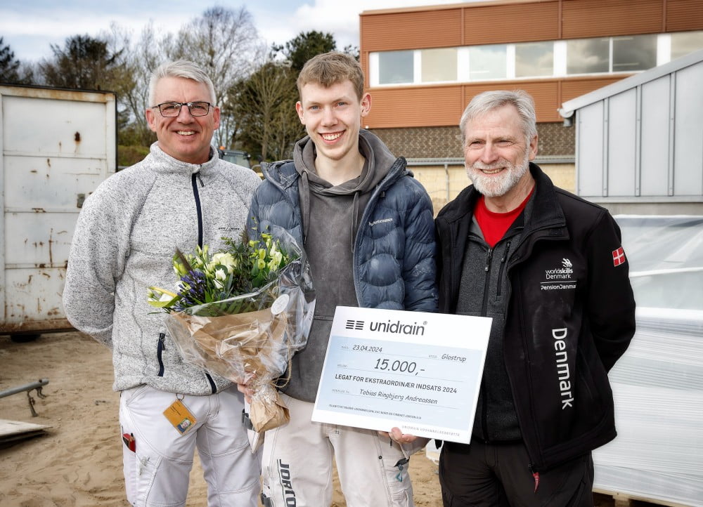 Fra højre ses Jørgen Hansen fra EUC Nord, lærling Tobias Ringberg Andreasen og Finn Pedersen fra EUC Nord. Fotokredit: Unidrain