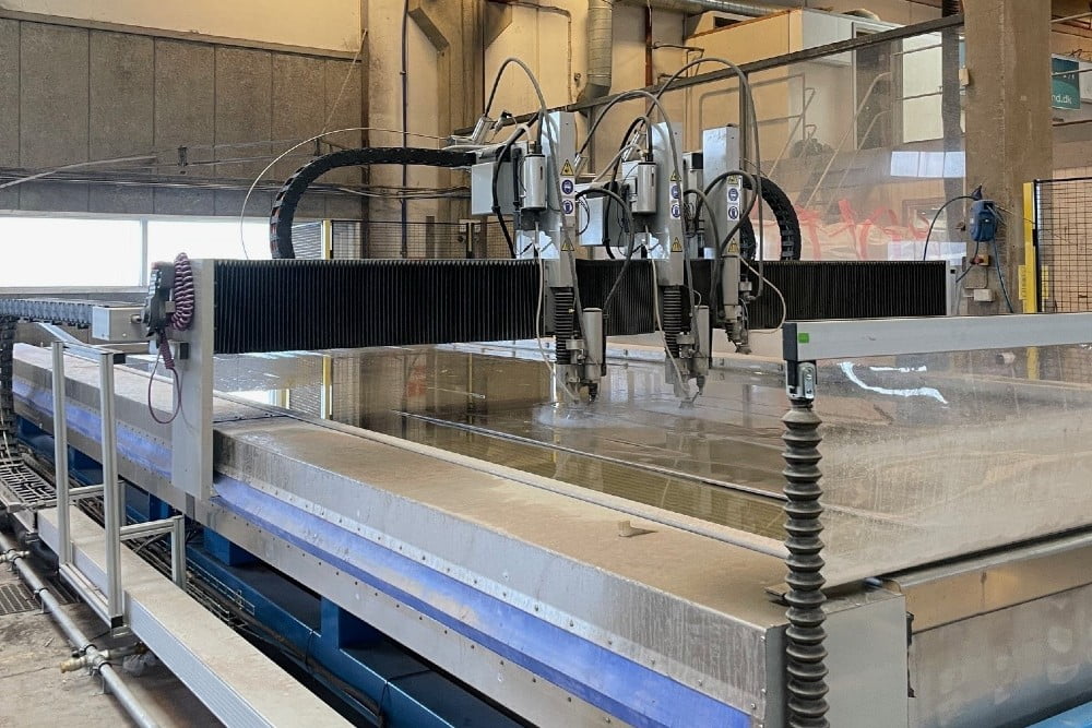 AB Vandskæring investerer i virksomhedens største maskine til dato