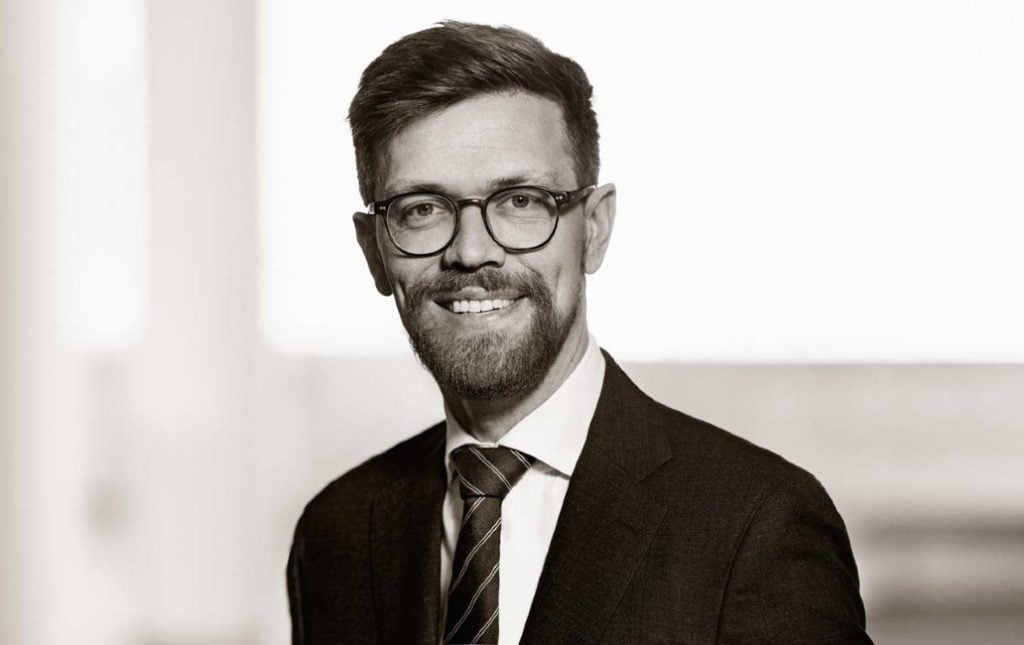Jens Grønkjær Sjølander Pihl, juridisk ekspert, giver gode råd til danske robotvirksomheder om, hvordan de kan øge deres cybersikkerhed.