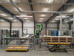 ”Anlægget fra RoboTool har ført til en betydelig forbedring af produktionsprocessen og et bedre og mere effektivt arbejdsmiljø. Økonomisk giver det helt sikkert gevinst: at vi sparer på timerne,” fortæller maskin- og projektansvarlig Martin Bärtel fra Fog & Venø.