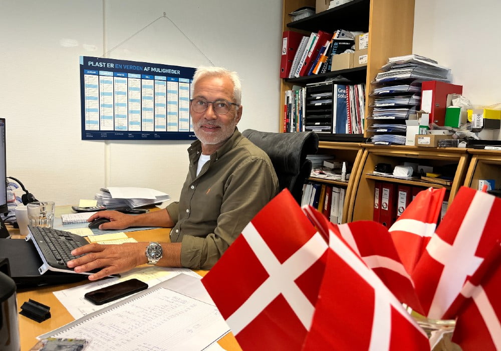 I 10 år har Peter Benner stået i front for DAN-doors’ indkøb og lager, og det blev mandag d. 10. juni fejret med kage og højt humør.