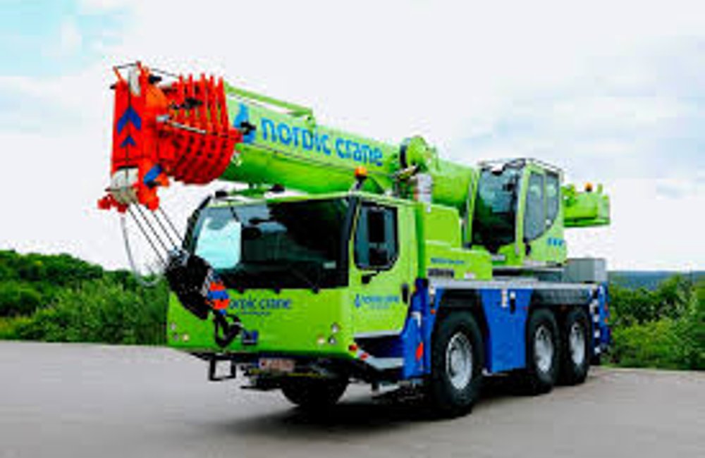 Hos Nordic Crane arbejder vi for en bæredygtig fremtid. Sidste sommer var vi med at bygge Sveriges første trævindmølle med vores 250 tons helelektriske bæltekran.