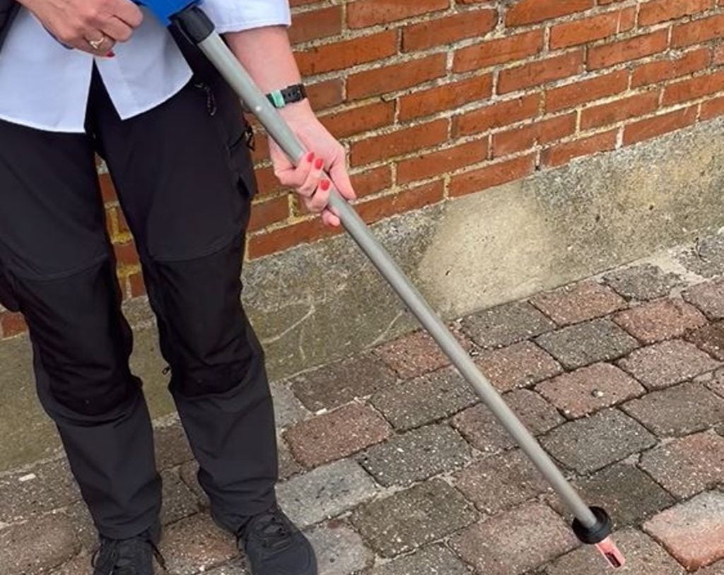 Fleksibel anvendelse: Produktet kan bruges med forskellige typer gel, der er specielt designet til at bekæmpe specifikke skadedyr. Den lette udskiftning af gel i bait gun gør det muligt at skifte mellem forskellige typer gifte, afhængigt af den specifikke skadedyrsbekæmpelse opgave.

Robust konstruktion: Bait Gun Forlængeren er designet til at være robust, og holdbar, hvilket gør den velegnet til både professionelle, og private brugere. Dens konstruktion af metal, og den stærke PETG plastik, sikrer langvarig brug, og pålidelig ydeevne under forskellige forhold.