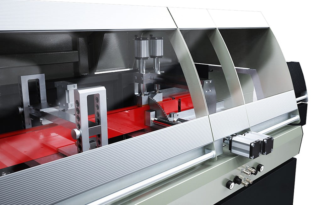 Metalcentret har investeret i ny rundsav til profiler