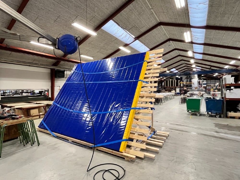 Specialdesignet emballage afspejler DAN-doors' engagement til kvalitet i hele værdikæden