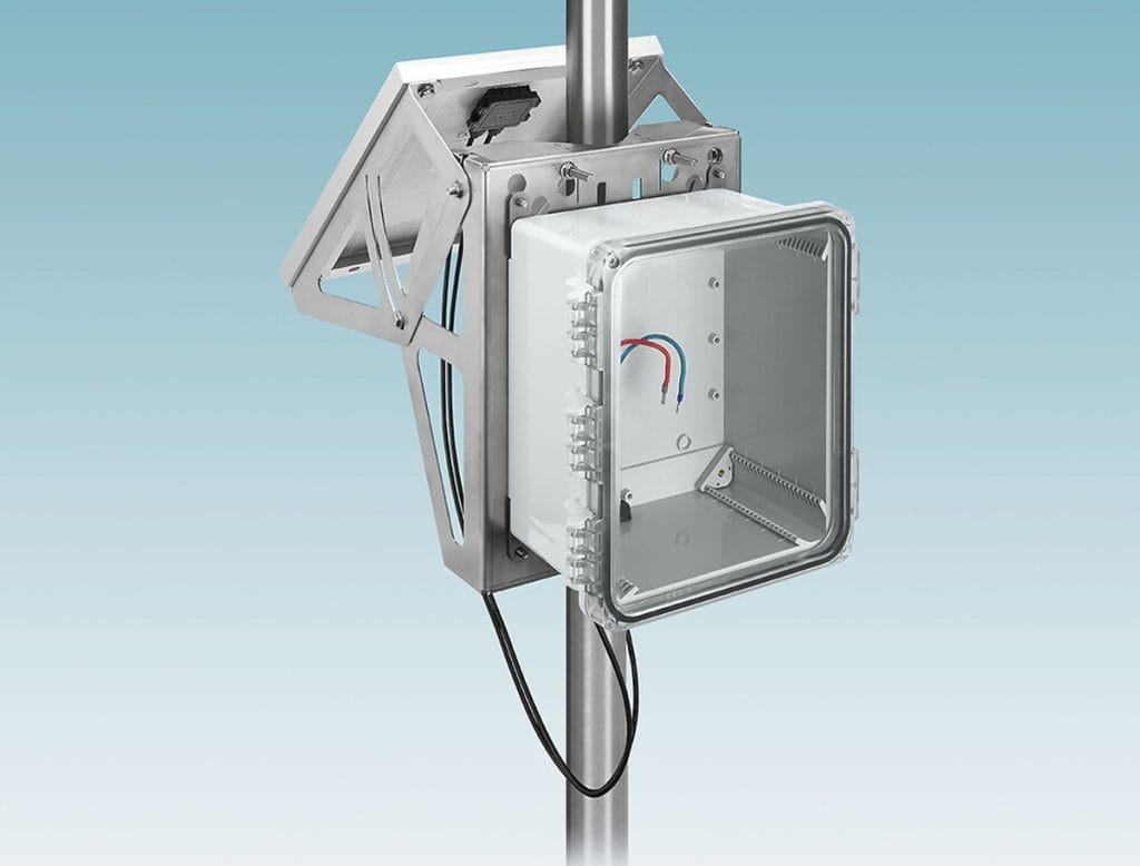 Pico Off-grid System er en husløsning baseret på et solpanel med flere effektklasser, som består af et vand- og slagfast hus, et stolpebeslag og et solcellepanel