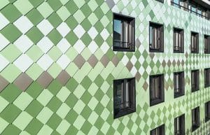 Dresdens kunstfulde farvespil med den rombiske facade på "Pick-Nick"