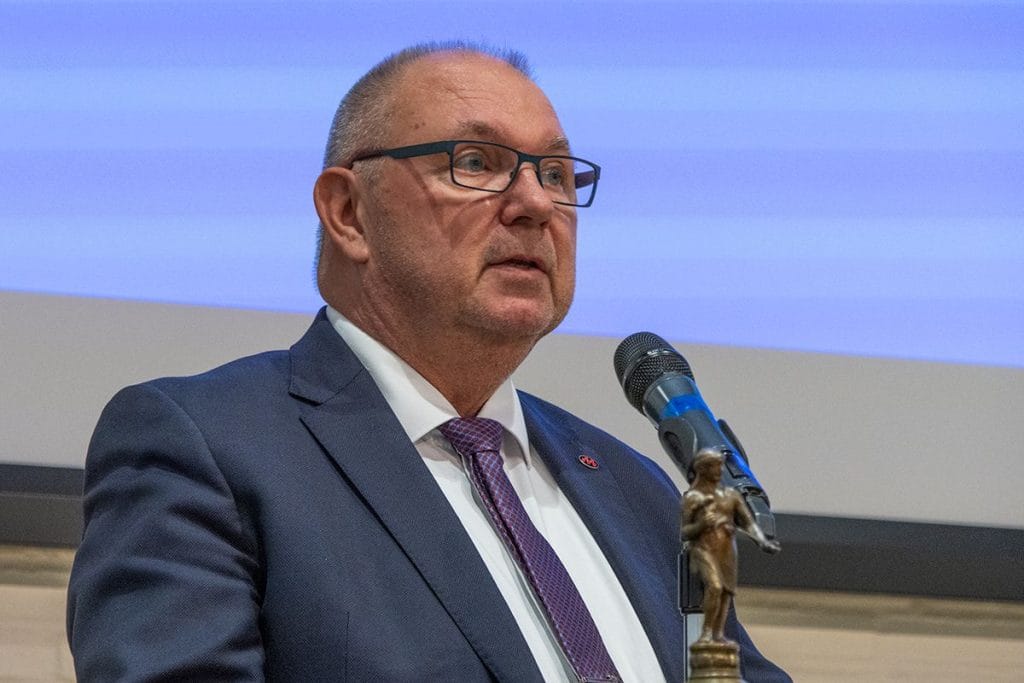 Lars Have Hansen, formand for Maskinmestrenes Forening: ”Vi bygger bro mellem mennesker og teknik. Vi er samfundets tekniske schweizerkniv, der kan foldes ud og løse de mangeartede udfordringer, vi som samfund står overfor.”