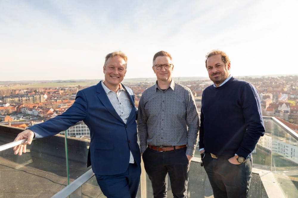 Nyt partnerskab: EG og nullCarbon forenkler sammen LCA-rapporteringen. Fra venstre Henrik Bratbøl, stifter nullCarbon, Asmus Ditlev Larsen, Country Manager, Construction Danmark i EG og Jesper Vindeløv Hansen, nullCarbon.