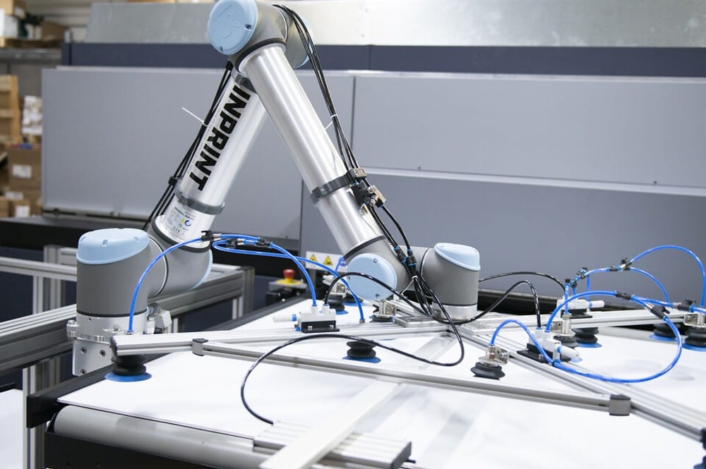 Robotarm frigiver 150 timer på 4 måneder hos midtjysk trykkeri