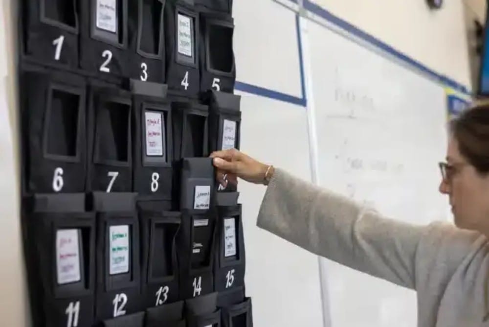 Sikker opbevaring af telefoner i skolen