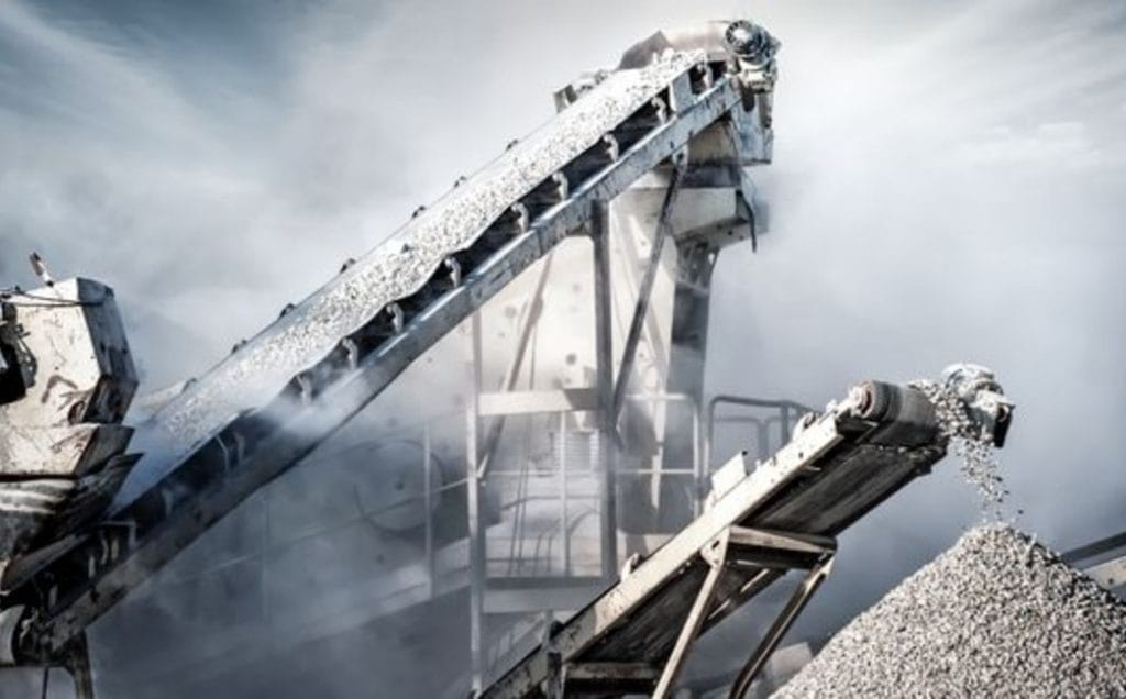 Projektet, der ledes af FLSmidth Cement, skal sammen med bl.a. Teknologisk Institut udvikle og teste to nye elektriske opvarmnings-teknologier - infrarød og induktiv opvarmning - som alternativ til de nuværende fossile brændstoffer i cementproduktionen. Teknologierne skal kunne kombineres med CO2-fangst og kan potentielt reducere Danmarks CO2-udledning Arkivfoto: Adobe Stock.
