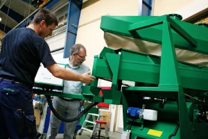 Hos Altisik ApS har vi samlet over 40 års erfaring i rådgivning og undervisning om sikre maskiner.